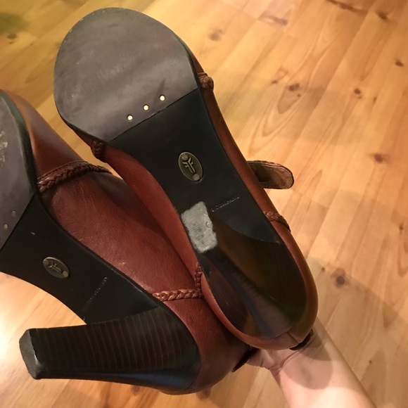 Frye Vicki - Brown Leather Ankle Bootie Stacked Heel Buckle - Size 11 - Picture 4 of 7